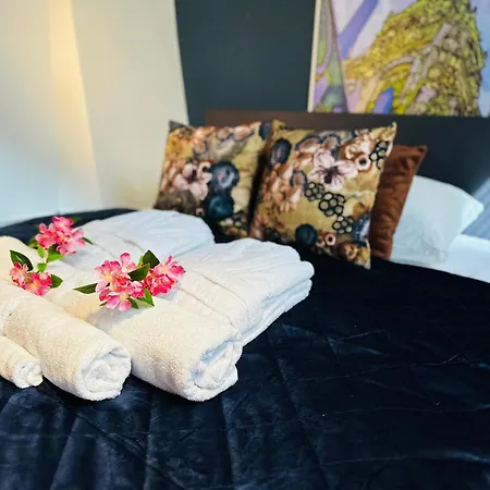 Gilly's Gallery Apartmán *